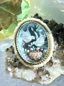 Antique Art Deco Reversed Carved Love Birds Nest Doves Family Lucite Brooch Pin - Picture 1 of 12