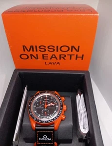 OMEGA X SWATCH MISSION ON EARTH – LAVA - Foto 1 di 3