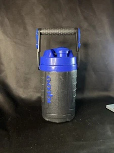 IGLOO Proformance 1 qt. Brocca per acqua - Nero/Blu - Foto 1 di 3