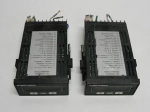 Lote de 2 controladores de temperatura Eurotherm 842/0/1/0/0/0/1 USADOS - Imagen 1 de 1