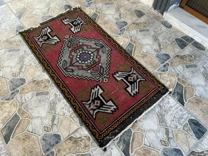 Vintage 1990er türkischer kleiner 1,8 x 3,3 Fuß Stammes handgefertigter geometrischer anatolischer Teppich - Bild 1 von 15