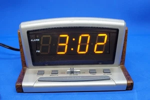 Reloj Despertador HK Tono Madera con LED Ámbar Modelo #0918 - Vintage - Imagen 1 de 9