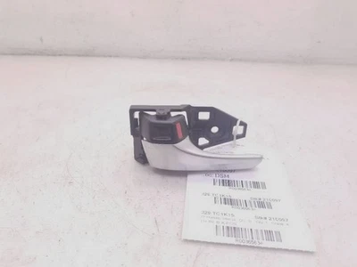 Toyota Camry 2015 lado del conductor interior conjunto de manija de puerta trasera  Foto 1 de 4