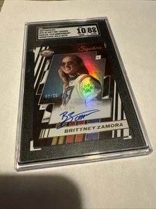 2023 Donruss Brittney Zamora NASCAR 75th Anniversary Signatures Holo 42/75 SGC 8 - Bild 1 von 3