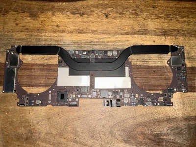 Apple MacBook Pro 15” A1707 Logic Board Intel i7 2.8GHz 16GB 256GB 820-00928-A  - Image 1 of 3