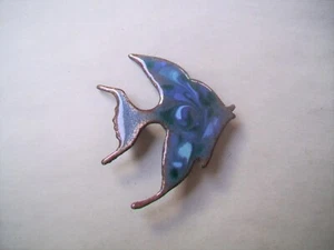 ANGEL FISH PIN - ENAMEL ON COPPER- BLUE/GREEN GALSS COLORS - INGA HANDMADE - Picture 1 of 2