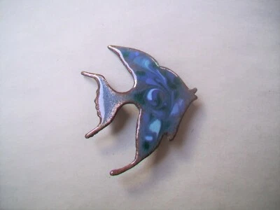 PIN PEZ ÁNGEL - ESMALTE SOBRE COBRE - COLORES GALSS AZUL/VERDE - INGA HECHO A MANO Foto 1 de 2