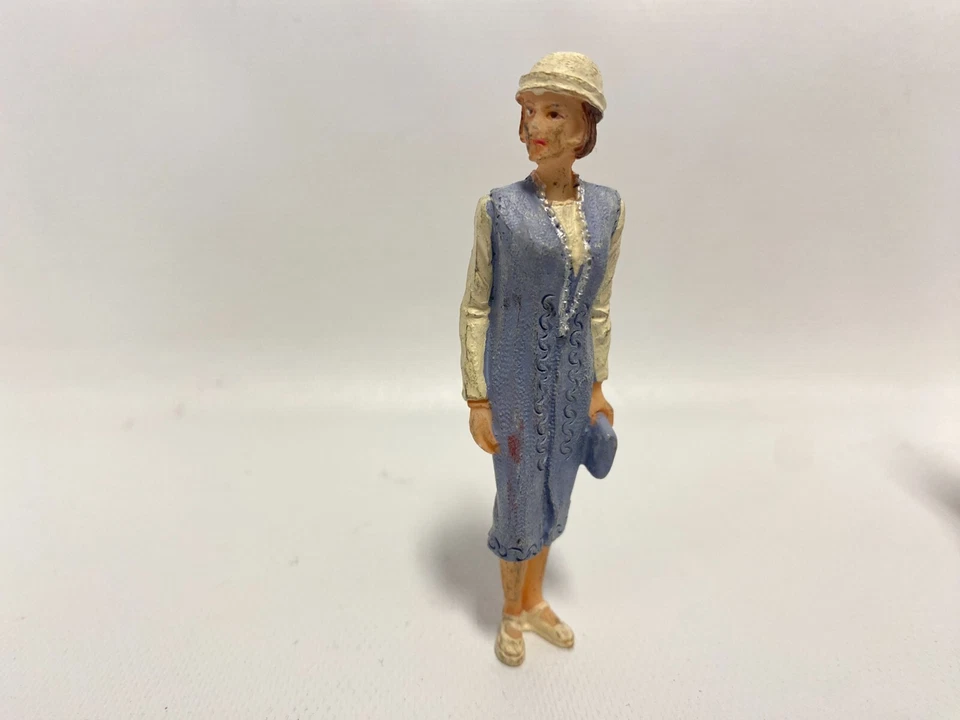 Figura de tren Just Plain Folk # 2035 escala G vestida dama vestido azul sombrero blanco Foto 1 de 1