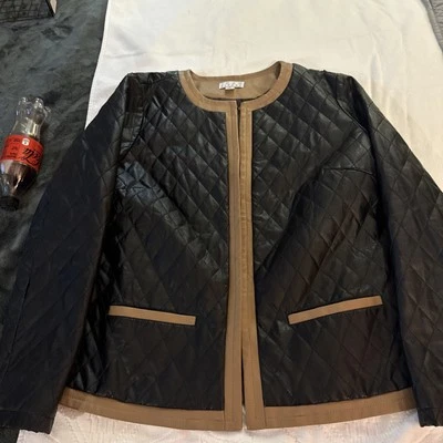 Chaqueta acolchada forrada de cuero sintético negra Joan Rivers bolsillos marrones M Foto 1 de 4