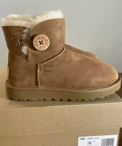 bailey button uggs
