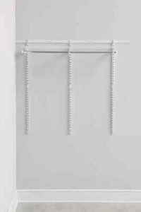Kit de armario expandible de acero Rubbermaid de 2-4 pies solución de almacenamiento de organización blanco - Imagen 1 de 6