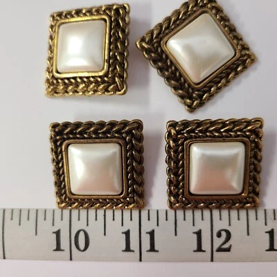 VINTAGE BUTTONS SET OF 3 BIG WHITE PEARL GOLD  TUZ3242 - Image 1 of 2