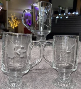 Juego de 3 tazas de café irlandesas con patas Princess House Heritage diseño floral grabado - Imagen 1 de 5