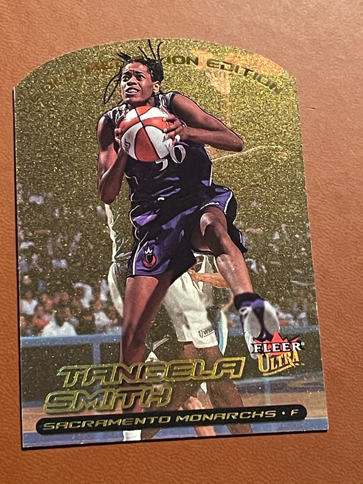 2000 Fleer Ultra WNBA - Tangela Smith #47G Gold Medallion - Image 1 of 1