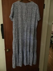 NUEVO CON ETIQUETAS-J. Vestido midi floral azul/blanco Crew 2X manga corta con cremallera, falda escalonada - Imagen 1 de 7