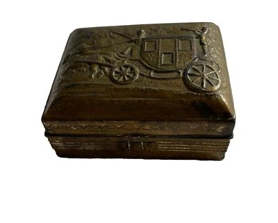 Винтажная японская оловянная металлическая тисненая лошадь и коляска спичечная коробка/таблетка коробка - Изображение 1 из 4