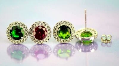 Aretes con halo redondo de oro blanco macizo de 14K Foto 1 de 4