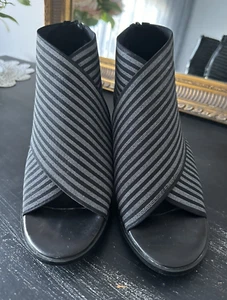 Parker Roche women's shoes black grey elastic front zip back block heel Size 40 - Picture 1 of 9