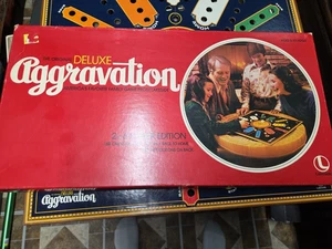 Original Deluxe Aggrevation Familienspiel 1977 Lakeside Leisure komplett Murmeln - Bild 1 von 4