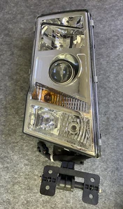 PARA MONTAJE FARO VOLVO DERECHO SIN MOTOR AJUSTADOR FH12 FH16 ENCHUFE OBLONGO - Imagen 1 de 6