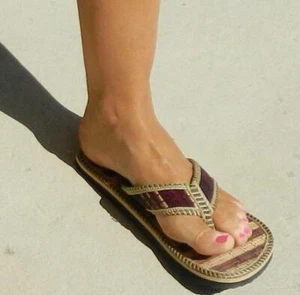 VINTAGE Hand Crafted Native Seagrass Flip Flops Size 8.5 - Picture 1 of 4