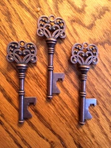 3 DECORATIVE KEYS Faux Metal Scrollwork Brass Color Crafts Home Decor Jewelry - Picture 1 of 1