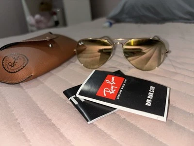 Gafas de sol Ray-Ban doradas Foto 1 de 4