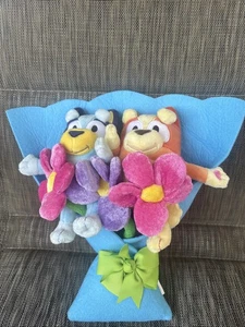 Bluey and Bingo Valentine's Plush 14" Bouquet Flowers & Figures 2024 - Picture 1 of 2