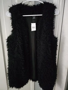 SAKS FIFTH AVENUE FUZZY SLEEVELESS VEST...NWT...SIZE XS/S...BLACK - Picture 1 of 6