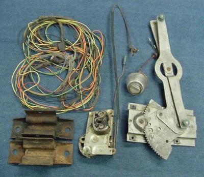 63 64 65 LOTE FORD FAIRLANE REGULADOR VENTANA PUERTA PESTILLO CABLEADO LUZ DE RESPALDO Foto 1 de 4