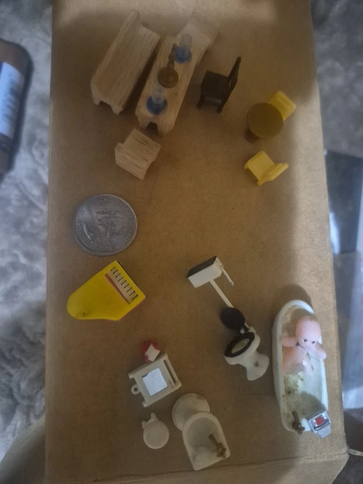 Lote de 20 muebles pequeños para casa de muñecas con bebé Foto 1 de 4