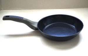 8" IKO Diamond Keramik Antihaft Pfanne, Marineblau/Grau, Neu ohne Etikett - Bild 1 von 9