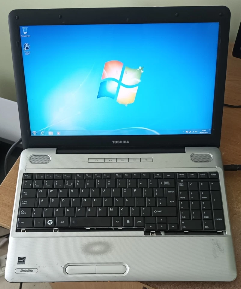 Toshiba Satellite L505D Laptop PSLM0U V000185210 Windows 7 1GB 120GB SSD Deus Ex - Image 1 of 4