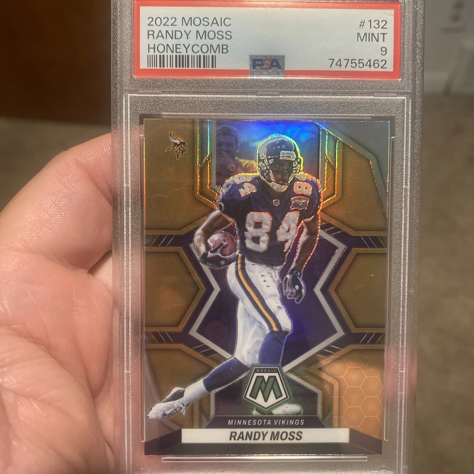 2022 Panini Mosaic - Honeycomb Prizm #132 Randy Moss - Image 1 of 4