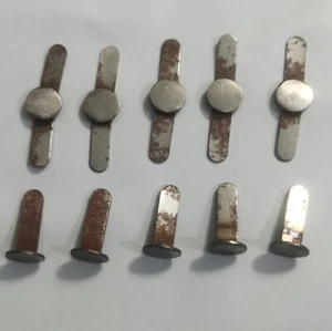 10 Stück WWII Japanische Armee Tyoe 90 Helm kleine runde Nagelnadel - Bild 1 von 5