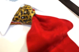 Italienische Seidenkrawatte Krawatte schwarz gold Kontrast Knoten rot Jacquard Leopard - Bild 1 von 2