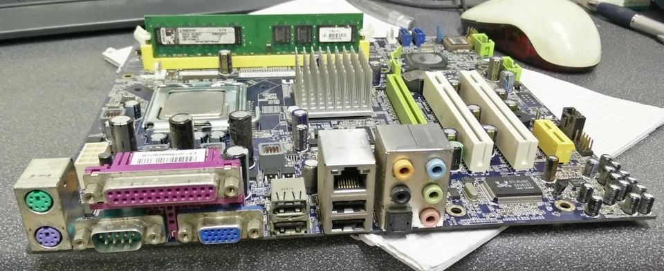 Foxconn P4M9007MB-8RS2H LGA775 ATX Motherboard with E2140 CPU, 1GB Memory No I/O - Image 1 of 1