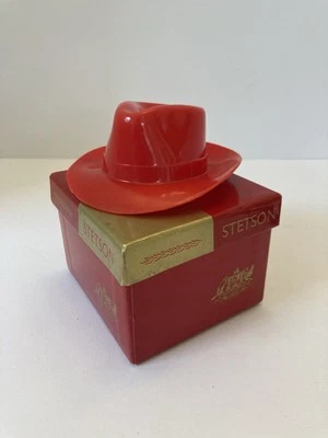 罕见 Stetson 微型推销员帽盒 带红色塑料帽子 — 第 1/4 张图片