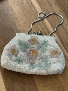 Beautiful Vintage Floral Seed Bead Purse With Silver Chain - Picture 1 of 9
