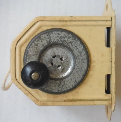 Antique Vintage Cream Color Metal Clothes Line Reel D7491 - Image 1 of 3