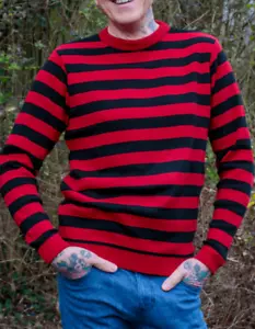 Hombre Nuevo Run & Fly Retro Emo Indie Estilo Vintage Negro y Rojo Rayas Jersey - Imagen 1 de 2