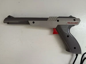 Nintendo Original Grey NES Zapper - Picture 1 of 3