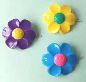 VINTAGE SET (3) FLOWER POWER/HAPPY FLOWER BARRETTES WITH WIRE CLASPS 1.5" (D) - Picture 1 of 7