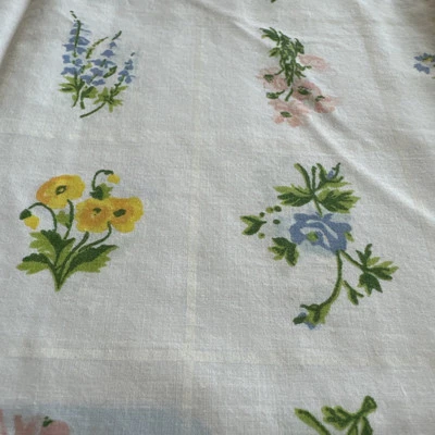 Single standard UTICA pillow case cottage vintage white yellow pink blue green - Image 1 of 4