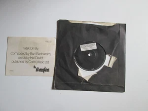 The Stranglers: Walk On By. 7" EP, limited, free 9, United Artists, UK 1978. - Bild 1 von 2