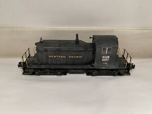 WEATHERED MTH RAILKING SCALE WESTERN PACIFIC SW-1 SWITCHER DIESEL W/ SMOKE UNIT