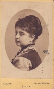 Fotografía vintage - CDV - Mujer - Toma en la cabeza - 4" x 2,5" - Imagen 1 de 2