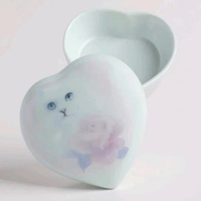 Caja de baratijas de cerámica en forma de corazón Otagiri con gato y rosa rosa 3"  Foto 1 de 4