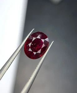 2.15 Cts Ruby Red Color Oval Shape loose gemstone From Mozambique - Picture 1 of 6