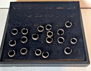 18 TOE RINGS DETAILED SMALLER WITH A DISPLAY LOT M - Picture 1 of 5